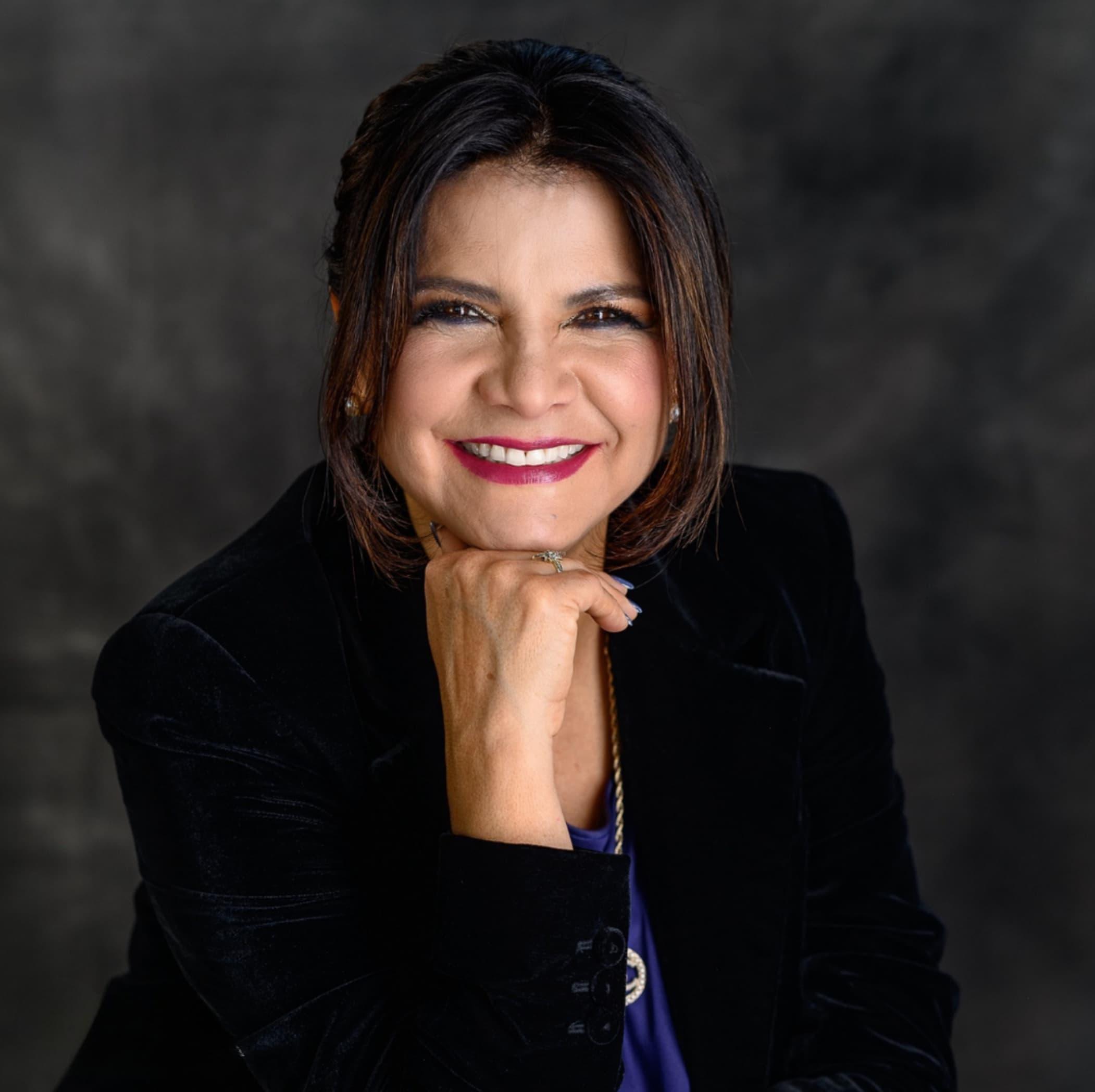 Lilia Ávila, instructor